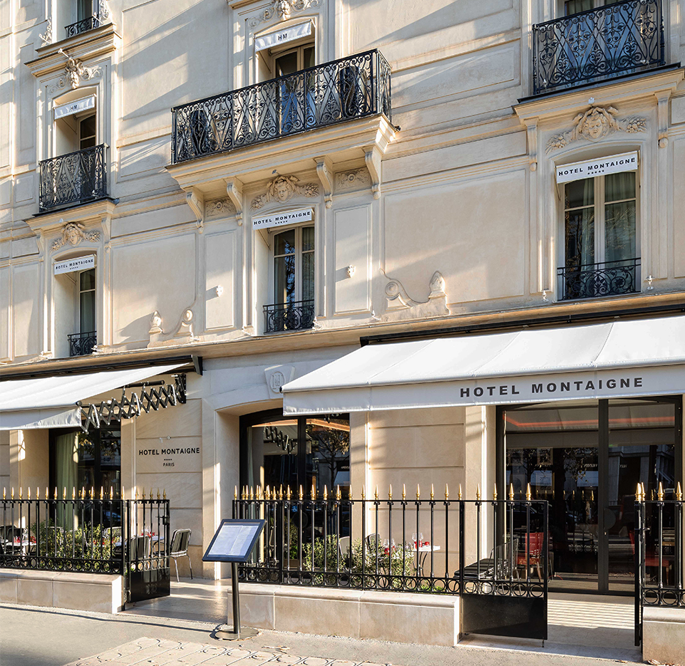 L'Hôtel Montaigne sur les Champs Elysées, proche de l'Arc de Triomphe et  vue sur la tour Eiffel – 5 étoiles à Paris, l'Hôtel Montaigne se situe près  des Champs Elysées, proche Arc